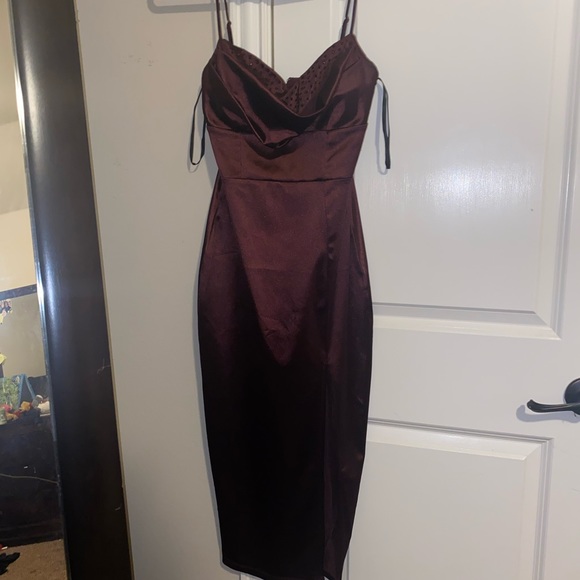 Windsor Luxury Event Dress - Picture 2 of 5